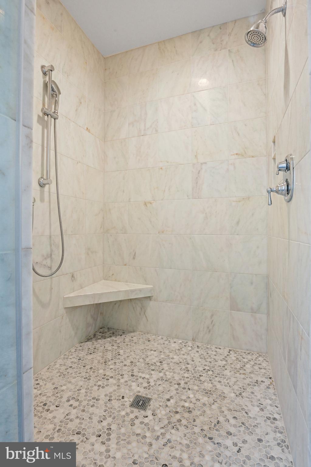 FIVE OAKS - Residential