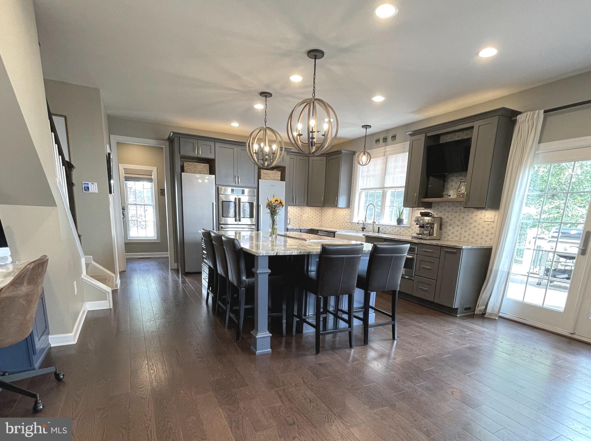 733 SENECA DRIVE