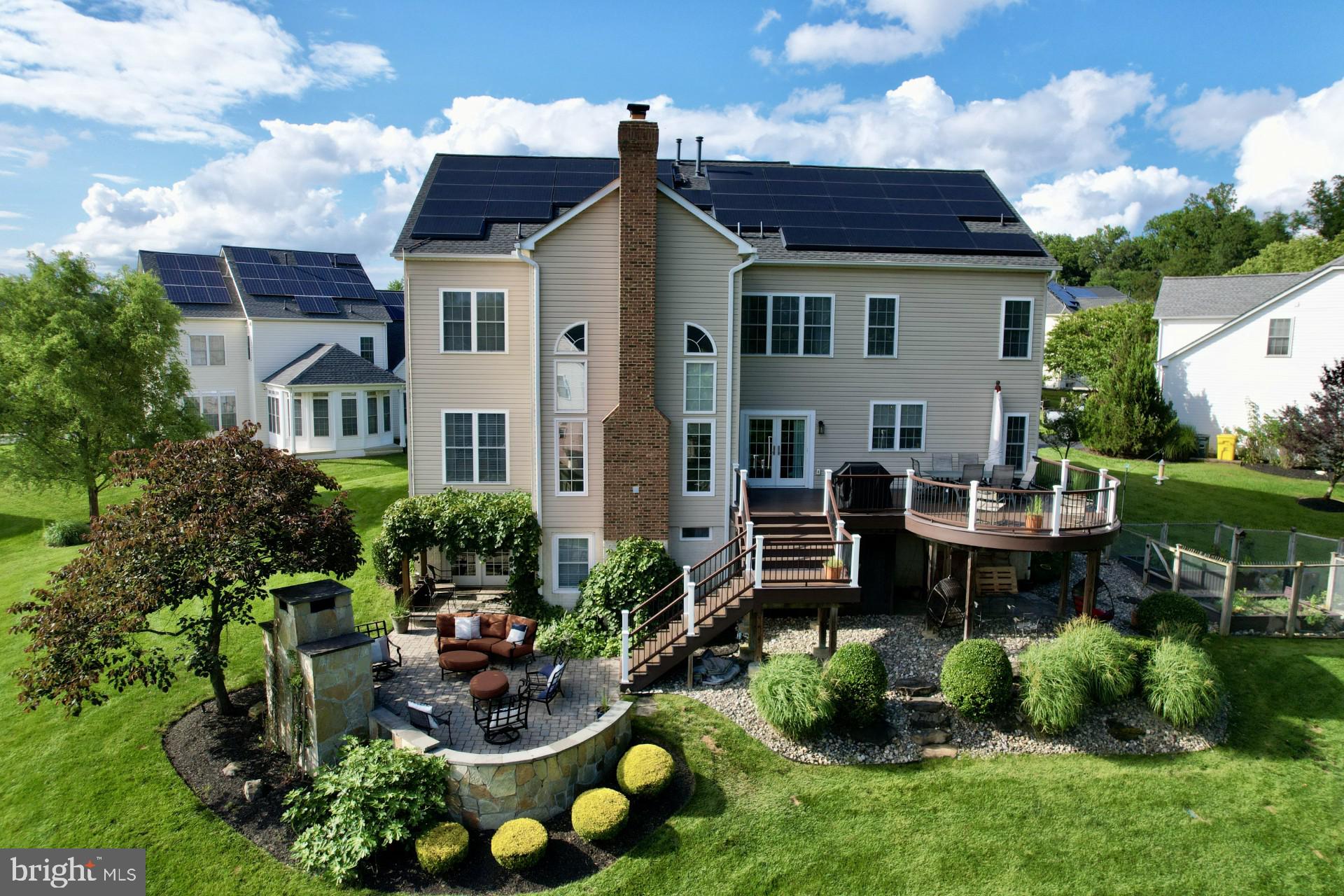 733 SENECA DRIVE