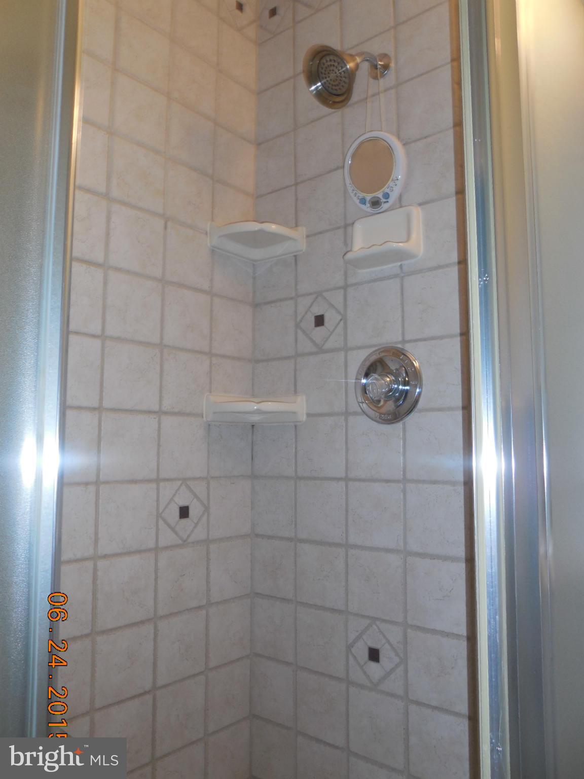 LONGSTREET COMMONS - Residential Lease