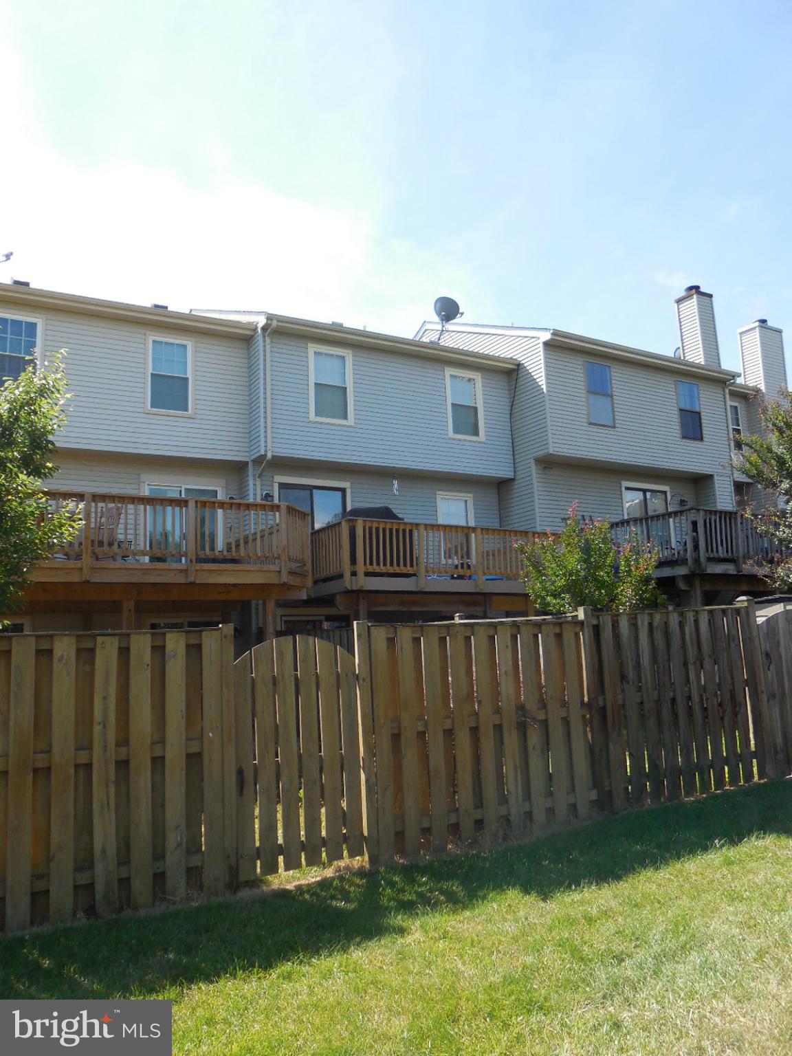 LONGSTREET COMMONS - Residential Lease