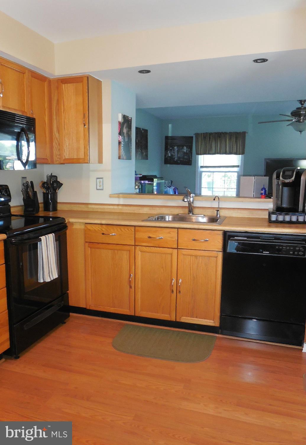 LONGSTREET COMMONS - Residential Lease