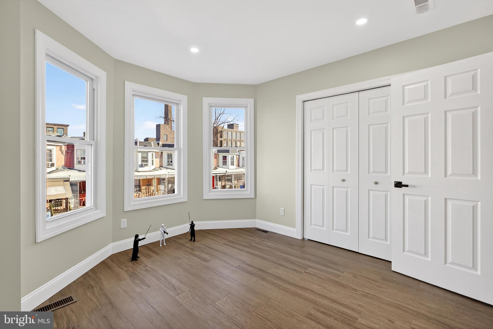 KENSINGTON - Residential