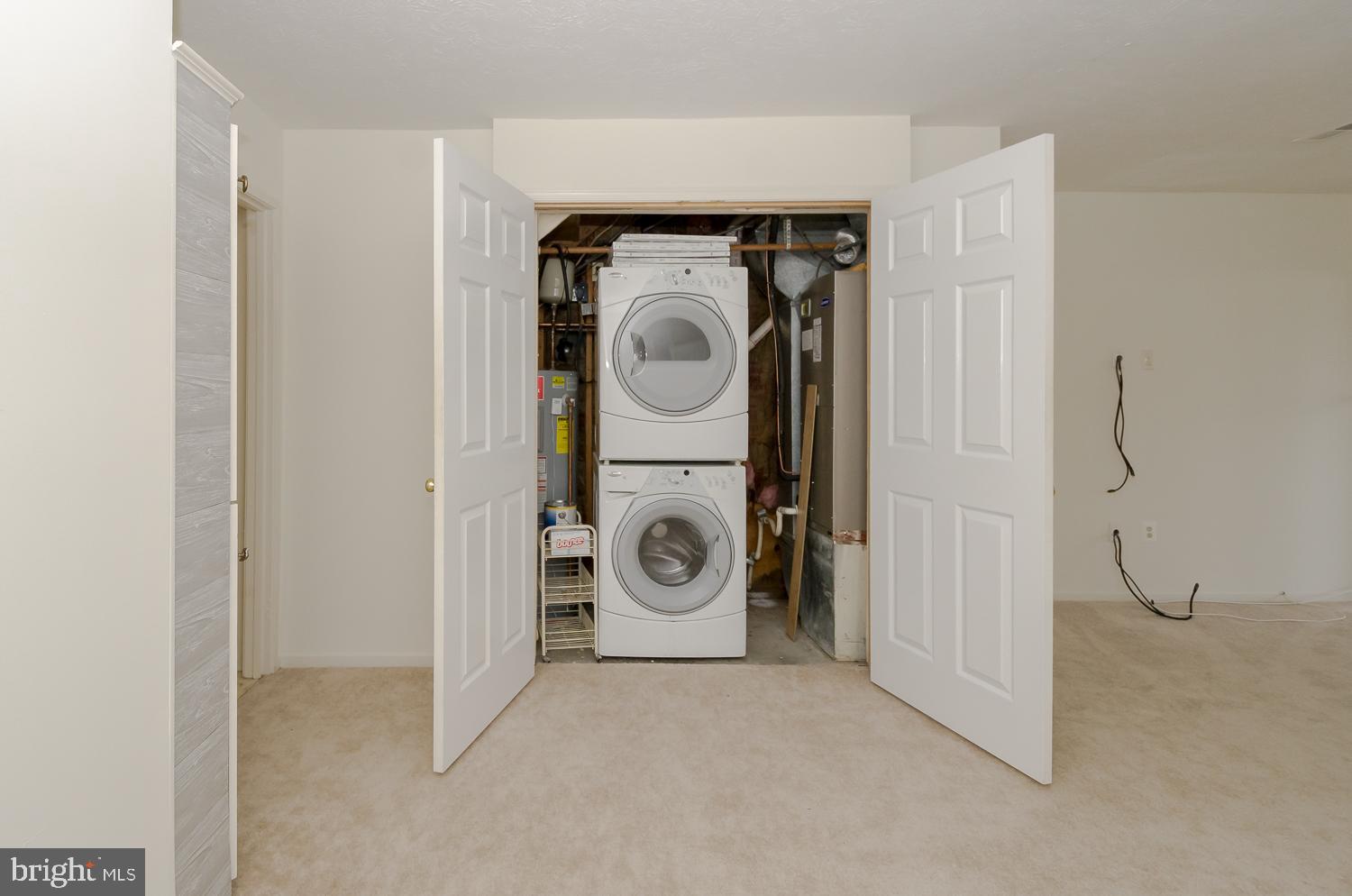 VALLEY STREAM ESTATES - Residential