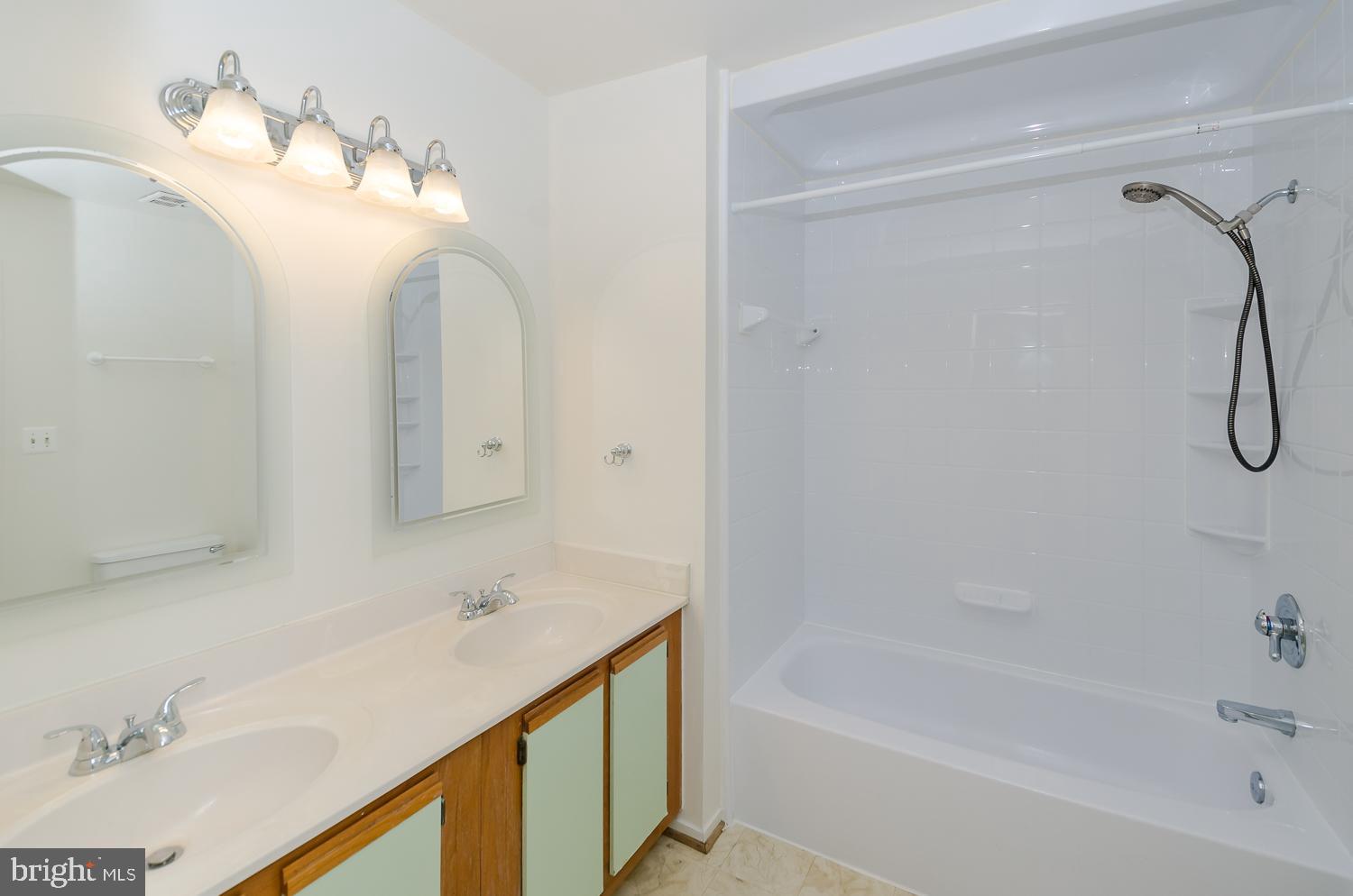 VALLEY STREAM ESTATES - Residential