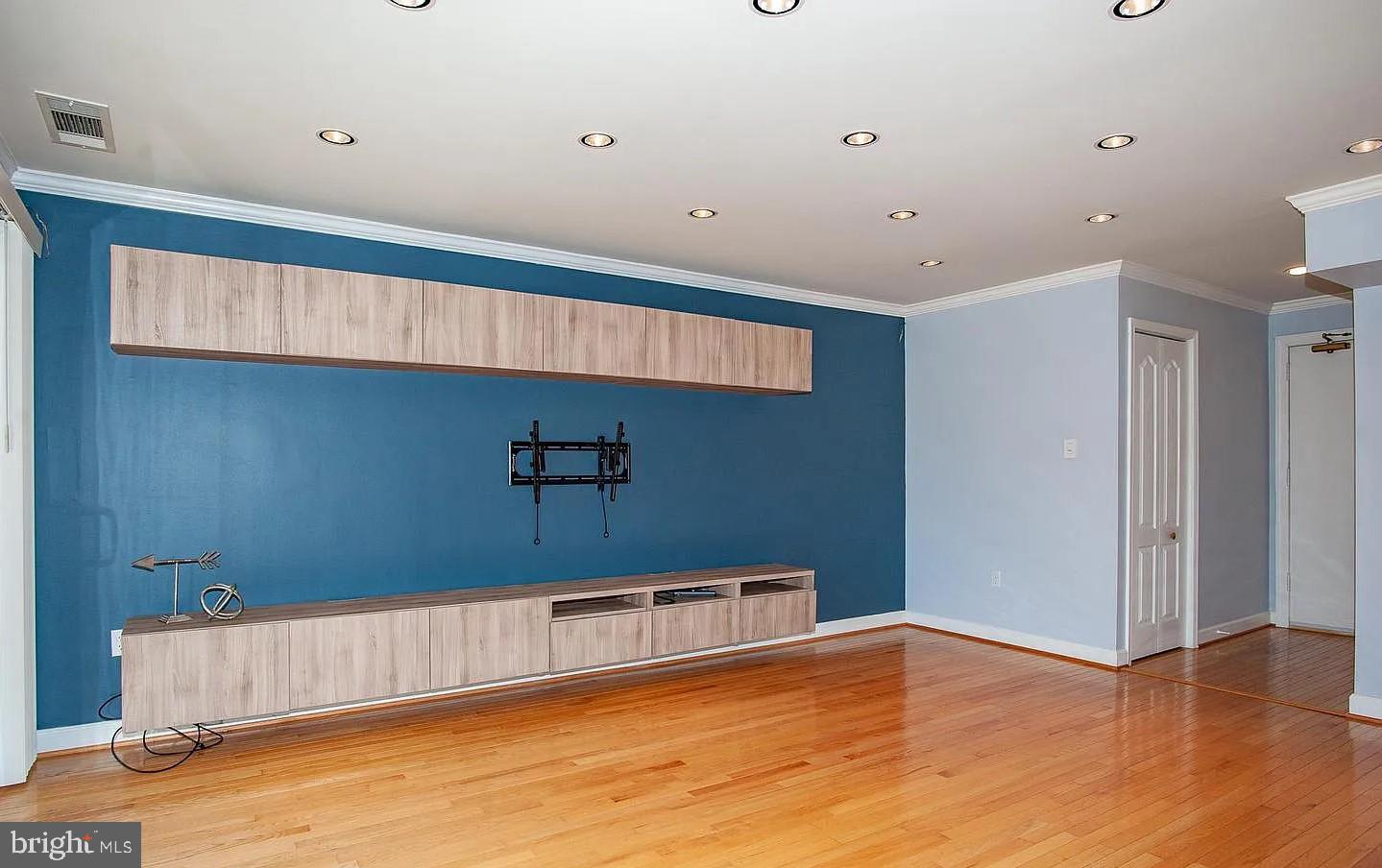 CANTERBURY SQUARE - Residential