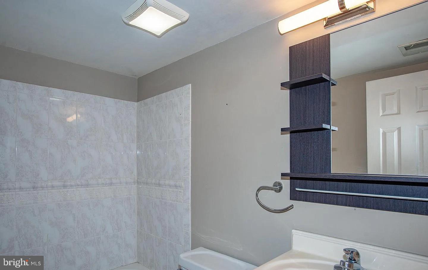 CANTERBURY SQUARE - Residential