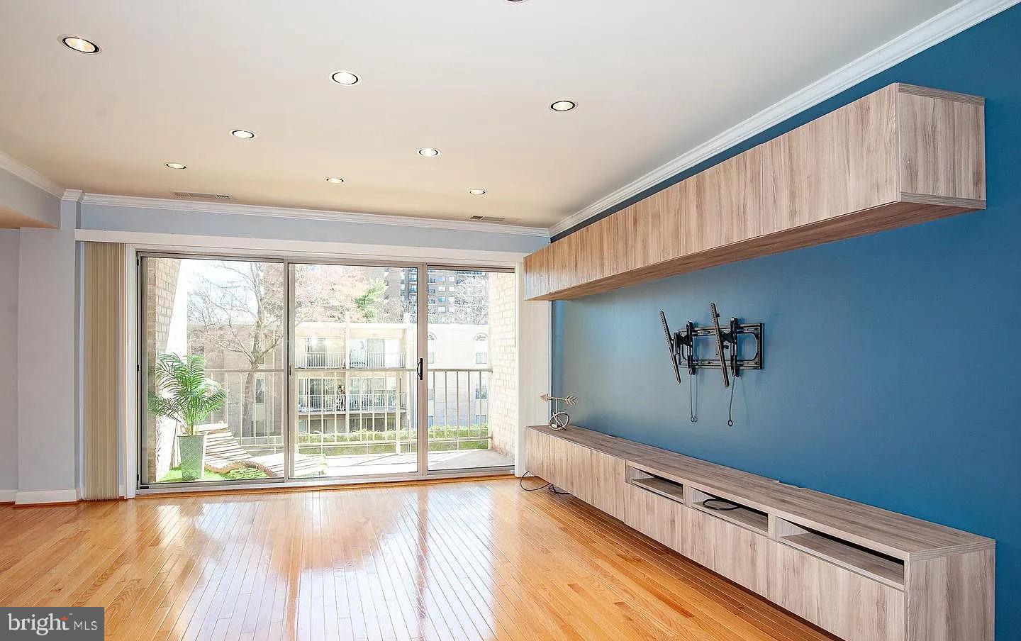 CANTERBURY SQUARE - Residential