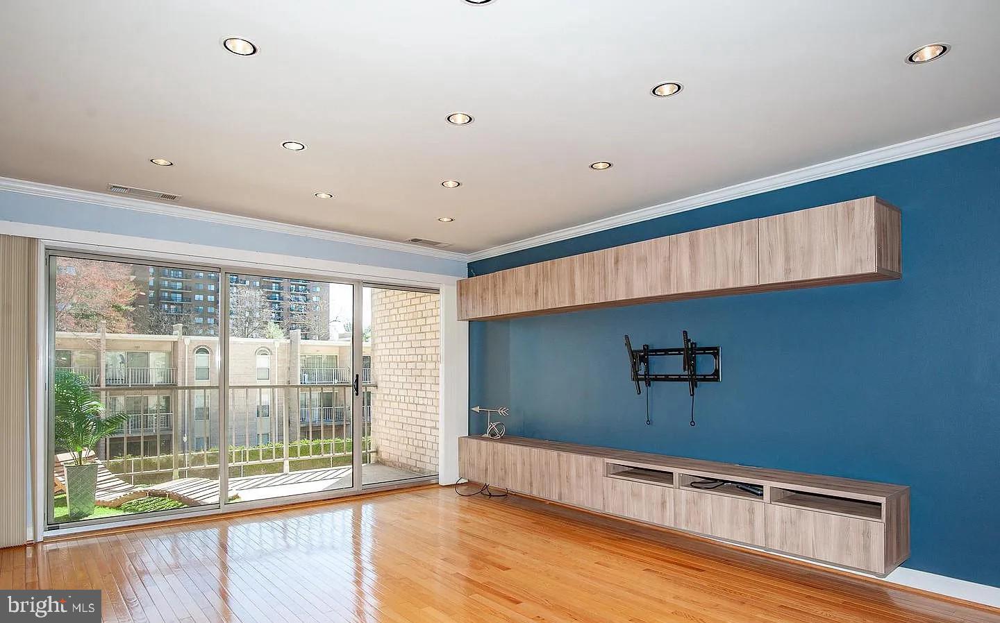 CANTERBURY SQUARE - Residential