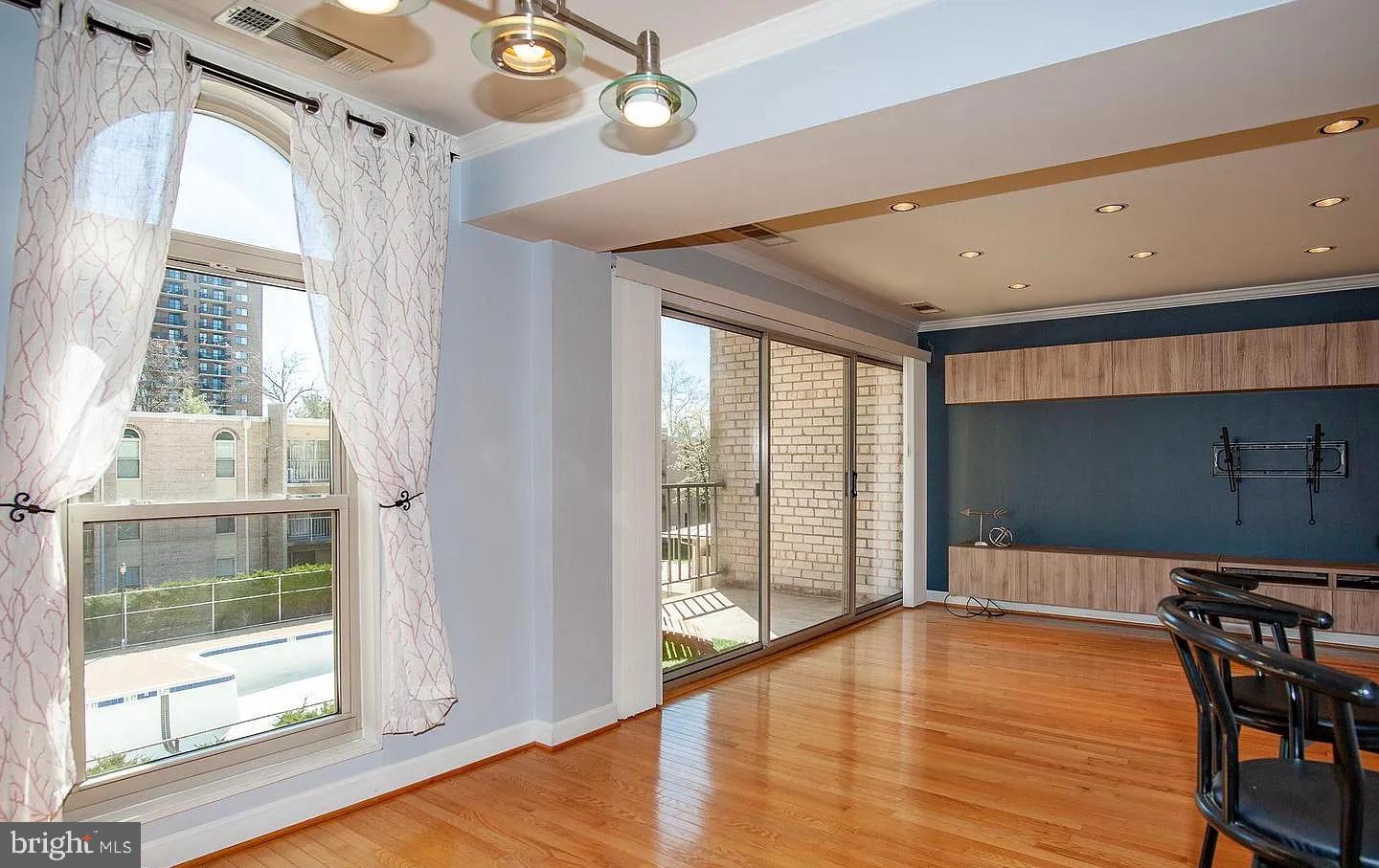 CANTERBURY SQUARE - Residential