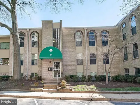 31 Canterbury Square Unit 301, Alexandria, VA MLS: VAAX2053614