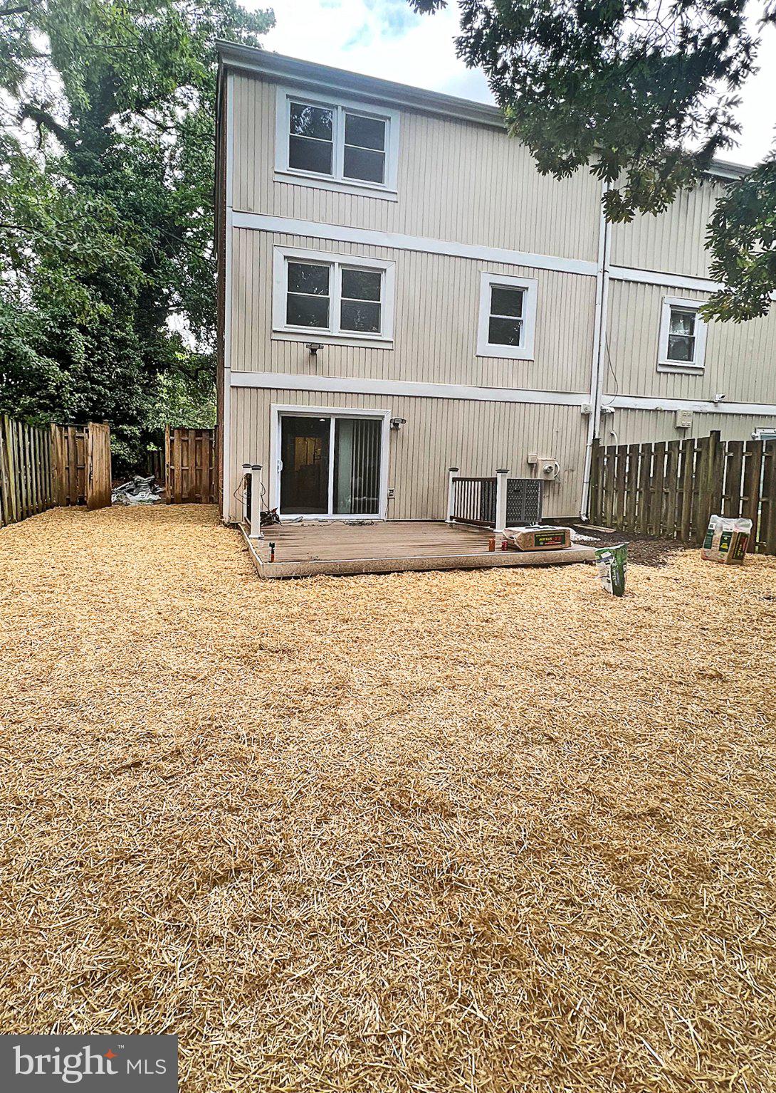 6431 ENTWOOD COURT