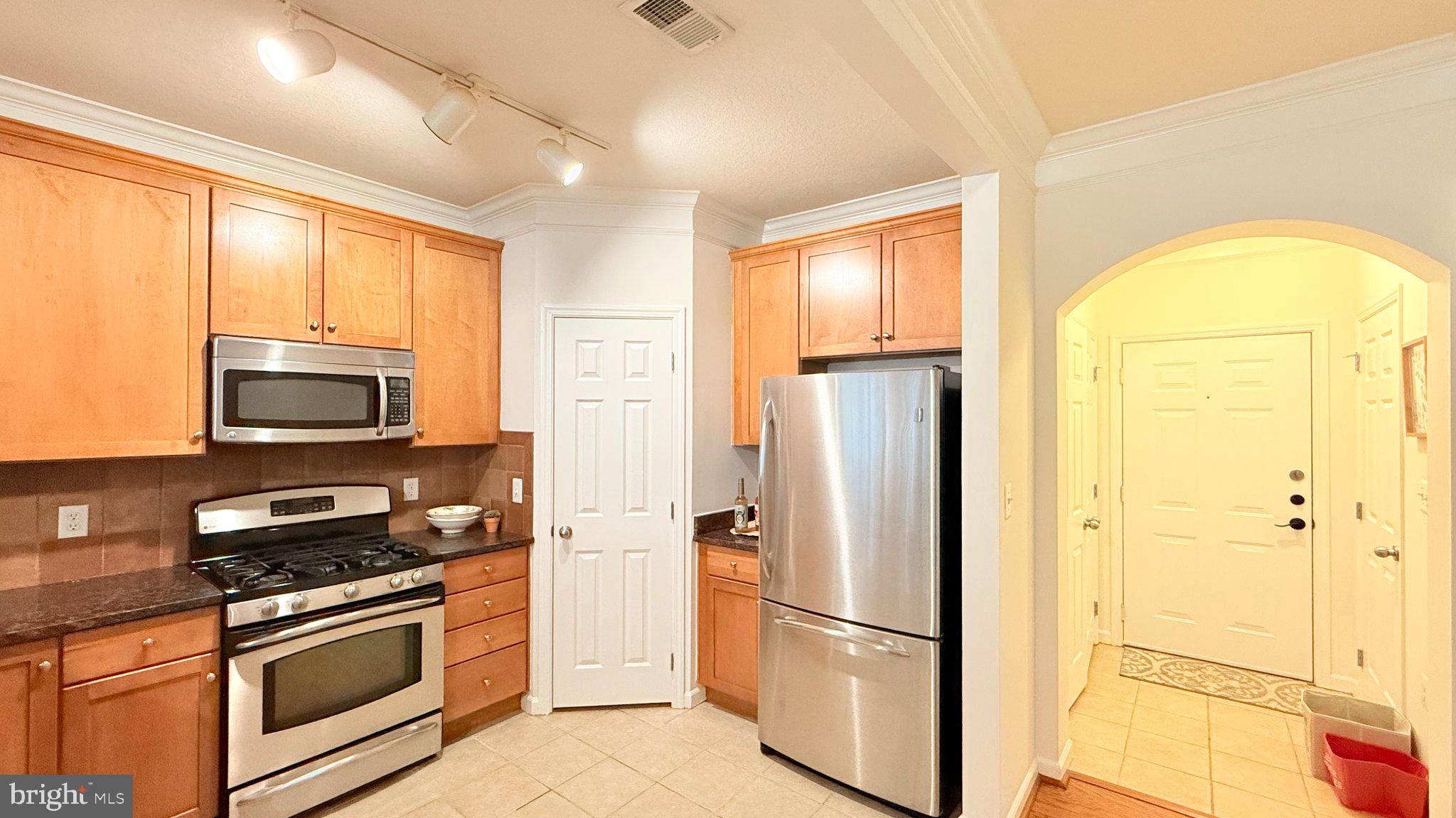 510 SUNSET TERRACE SE 206
