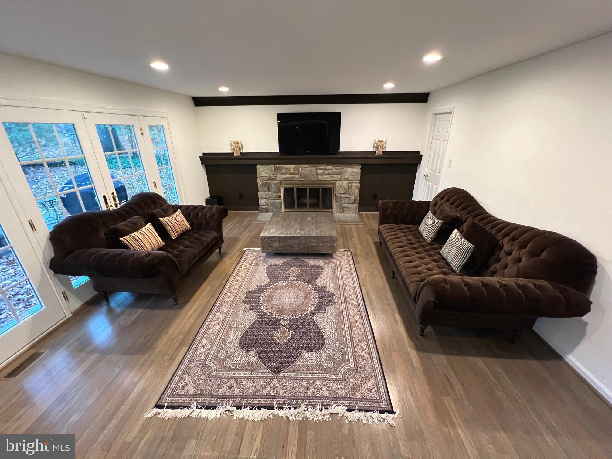 PINE KNOLLS - Residential Lease