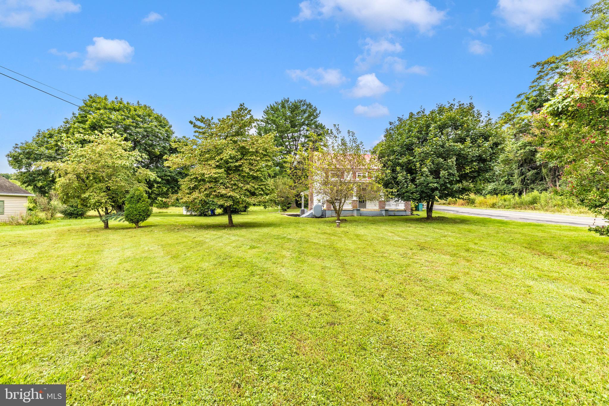 VERY NICE PROPERTY CONTAINING 4.26 AC THAT MAY HAVE SUBDIVISION RIGHTS (CHECK WITH COUNTY), THE HOUSE IS IN VERY GOOD CONDITION AND READY TO MOVE IN--NEWER WELL--RECENTLY PAINTED INSIDE--NEW A/C----BRING YOUR HORSES OR OTHER ANIMALS. VERY CONVENIENT LOCATION.