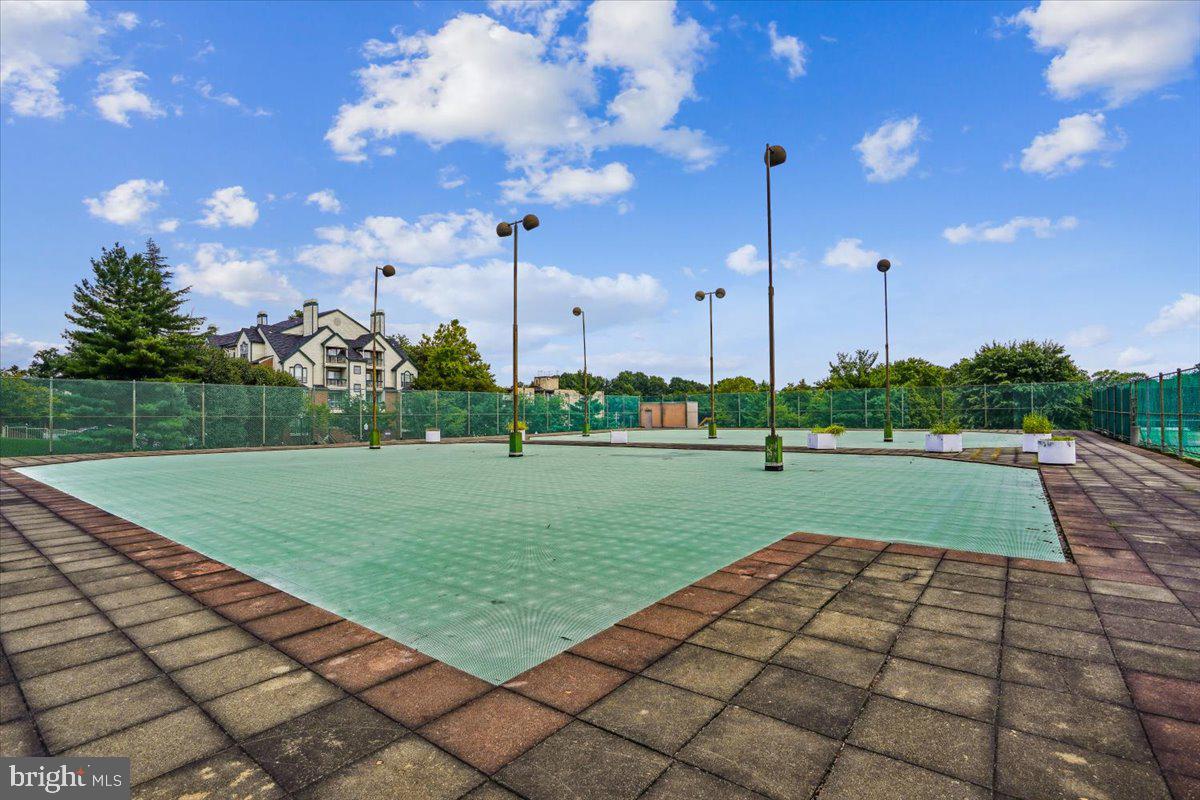 RACQUET CLUB - Residential