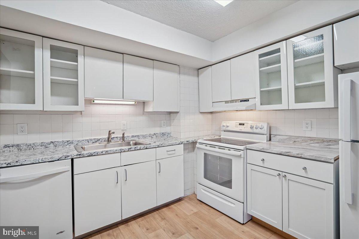 RACQUET CLUB - Residential