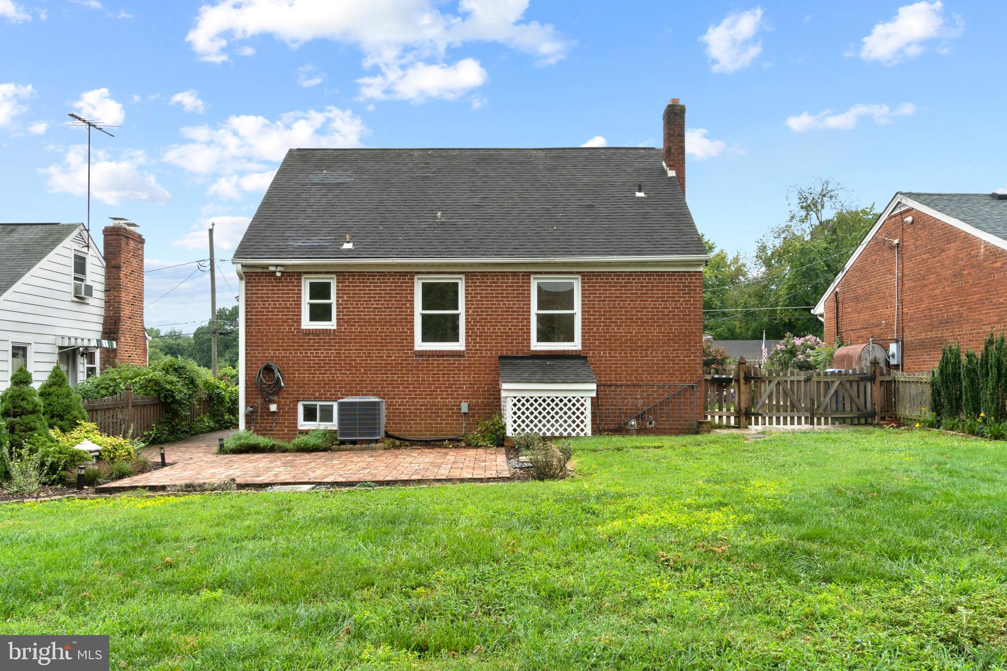 MEMORIAL HEIGHTS - Residential Lease