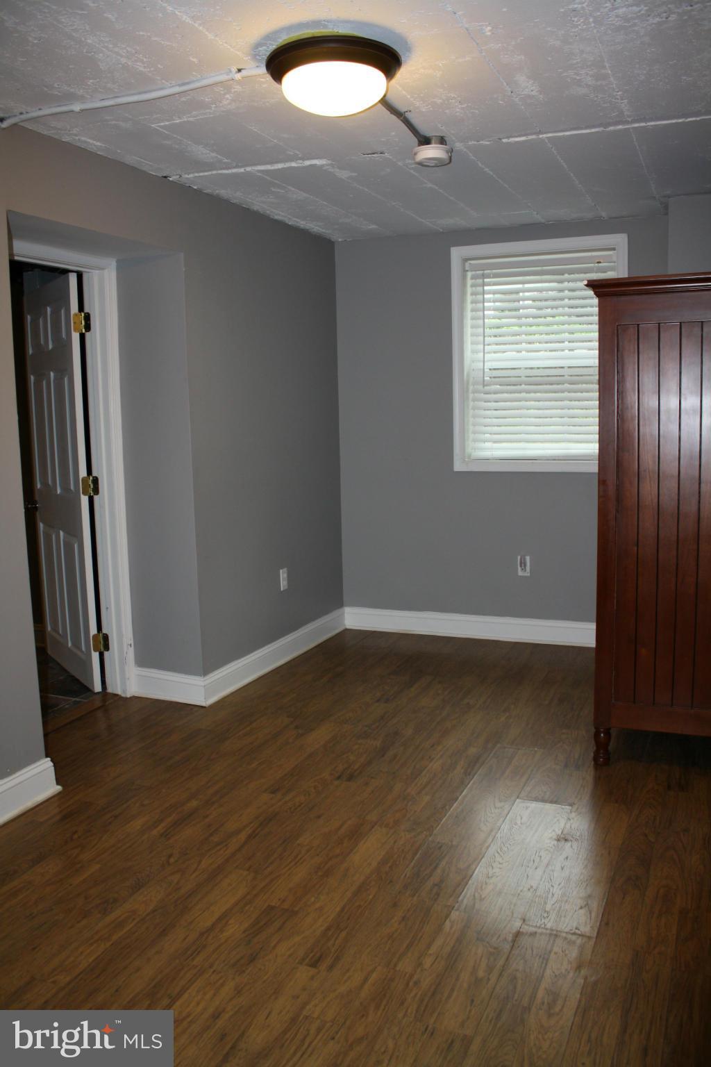 ROSEMONT PARK - Residential Lease