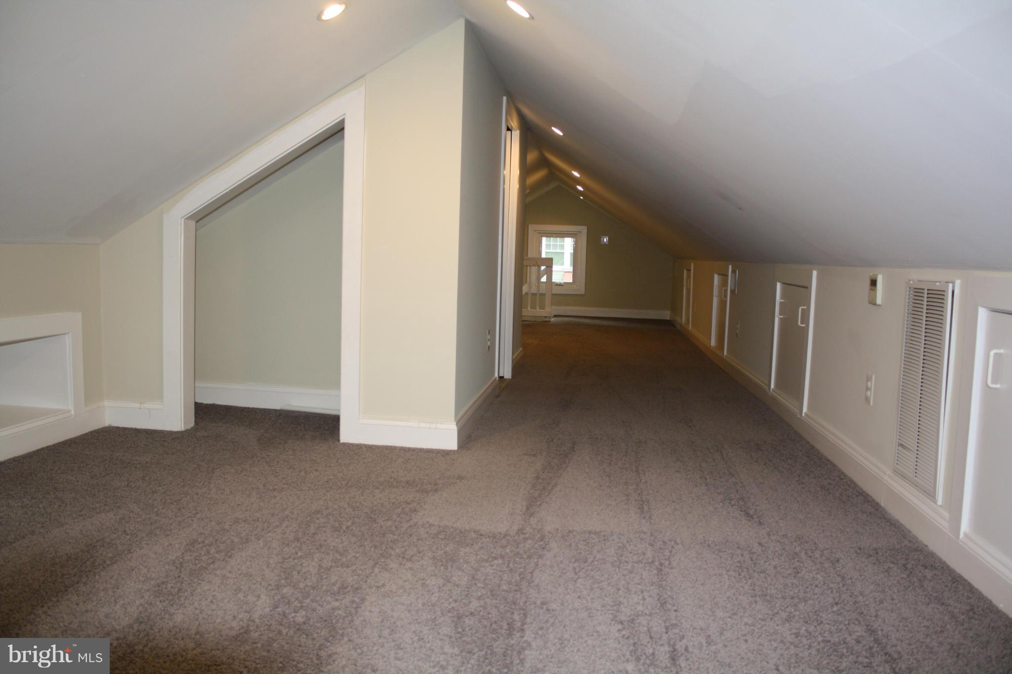 ROSEMONT PARK - Residential Lease