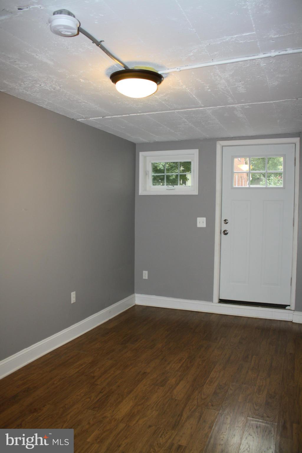 ROSEMONT PARK - Residential Lease