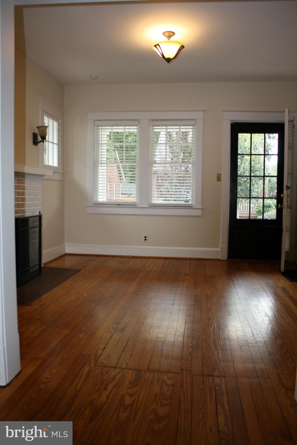 ROSEMONT PARK - Residential Lease