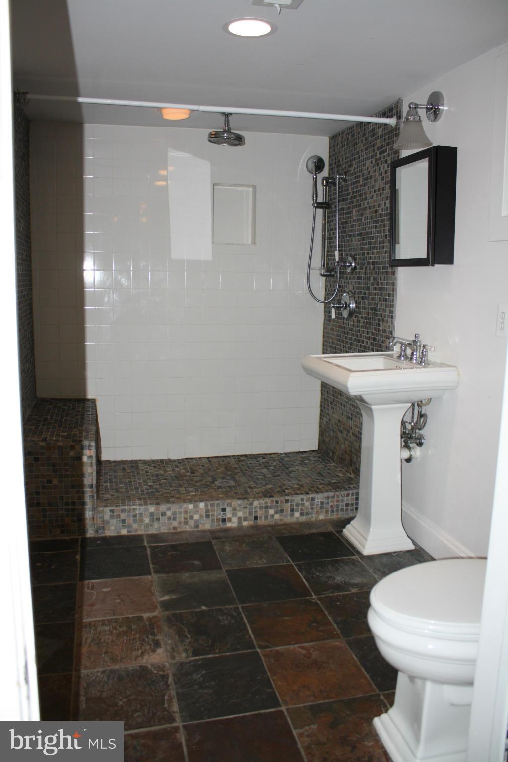 ROSEMONT PARK - Residential Lease