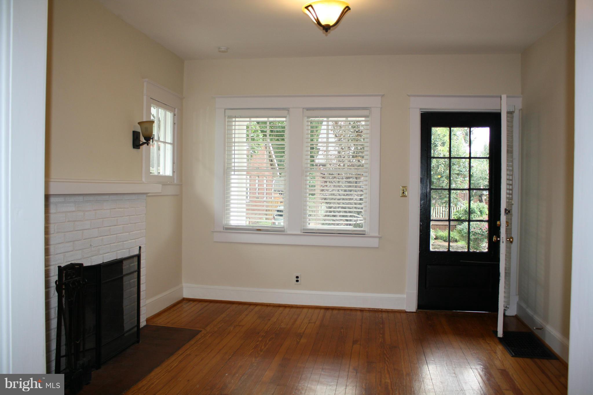 ROSEMONT PARK - Residential Lease