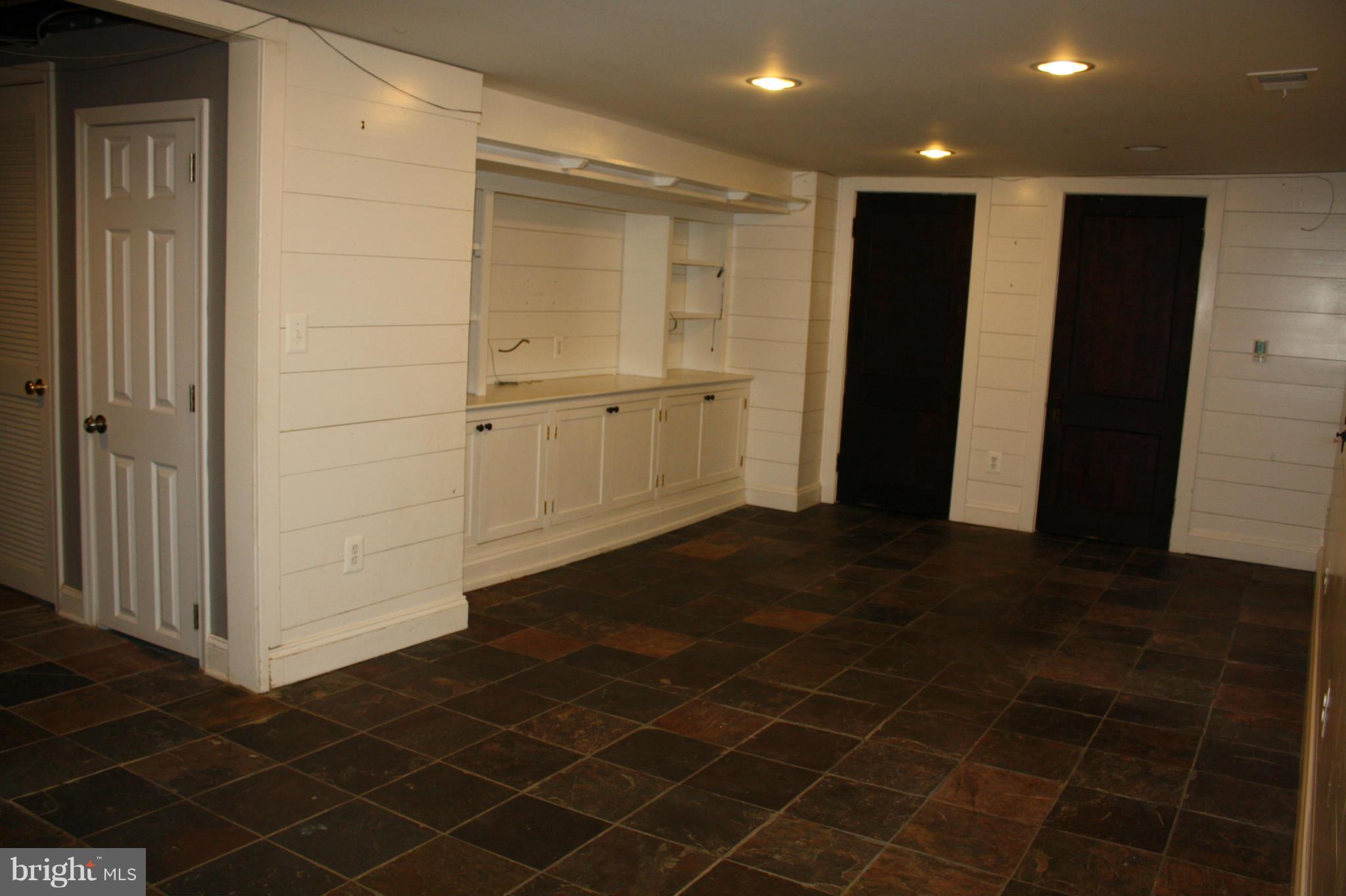 ROSEMONT PARK - Residential Lease