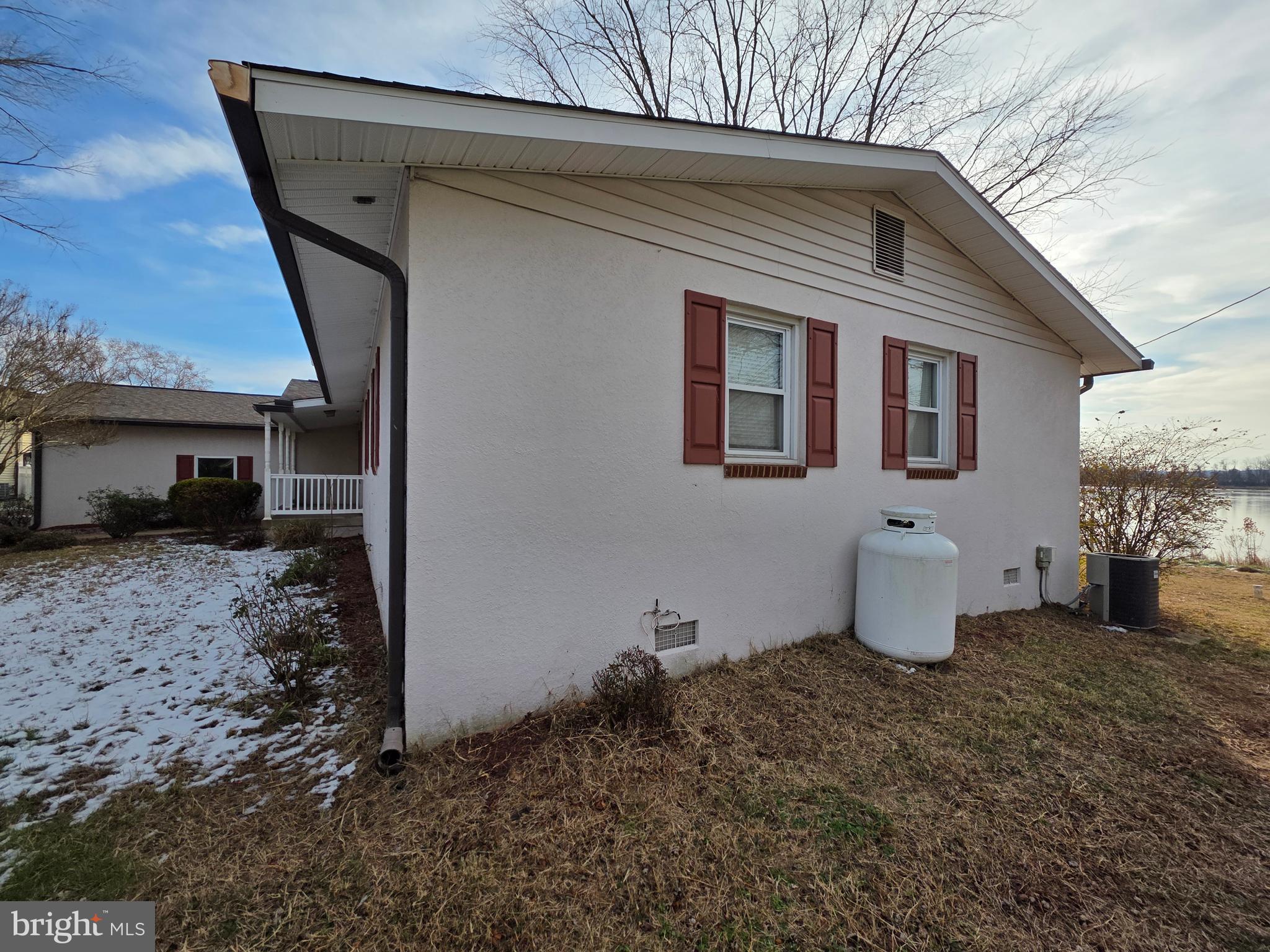 GOLDEN BEACH - Residential