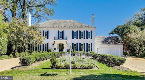 Photo of 6017 Shady Oak Lane, BETHESDA, MD 20817 (MLS # MDMC2193896)