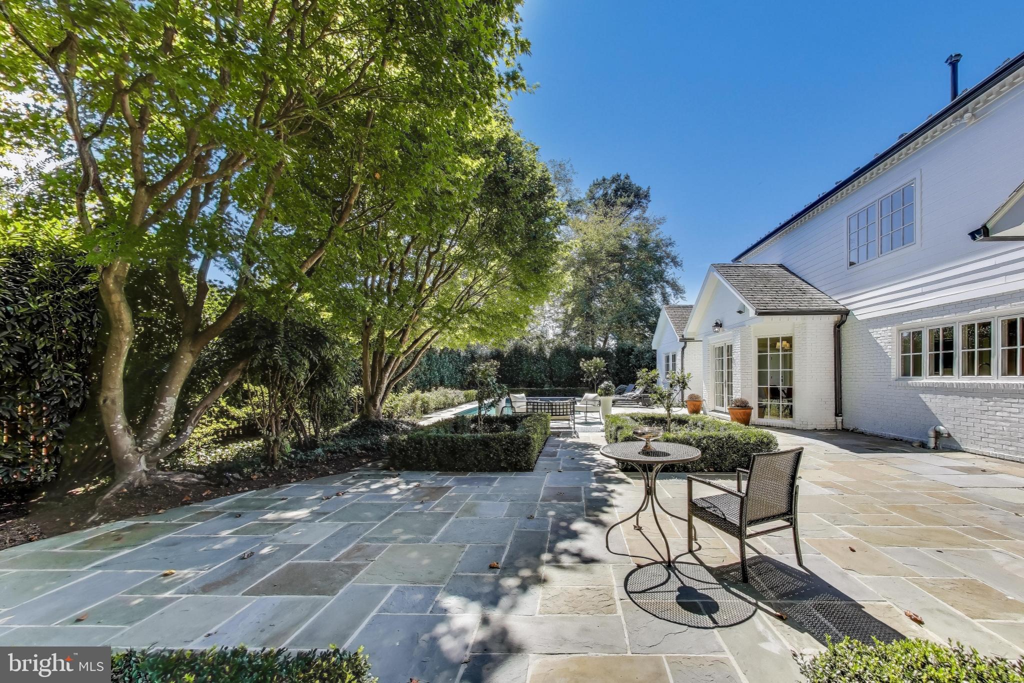 6017 SHADY OAK LANE