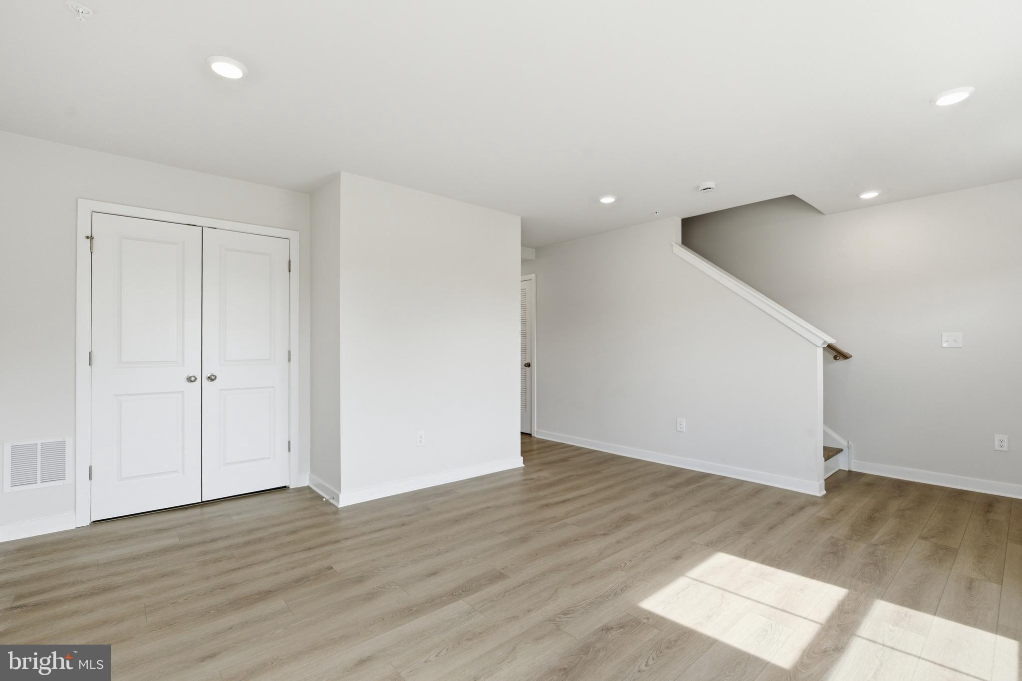 RIVER POINTE - Residential