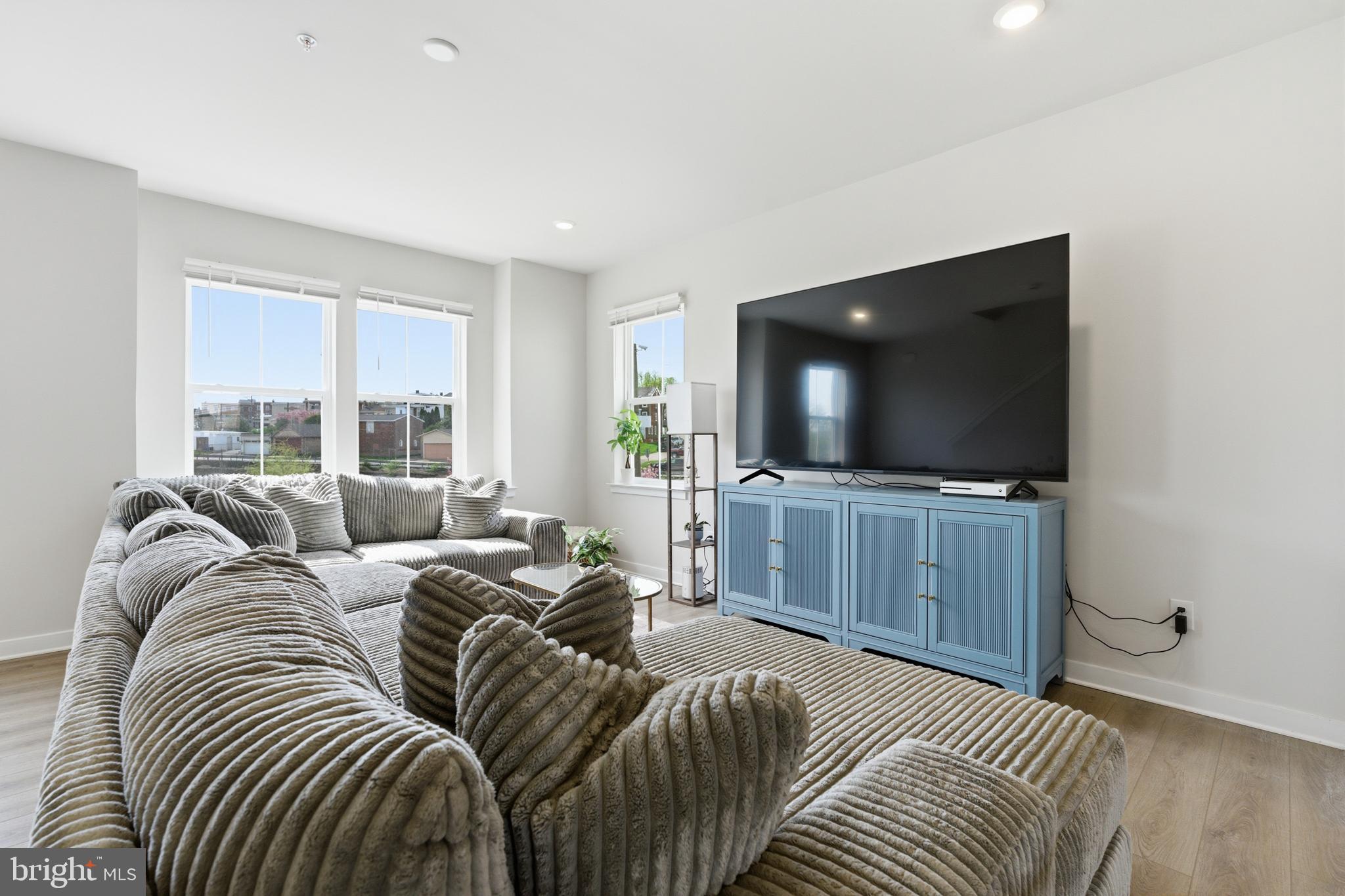 RIVER POINTE - Residential