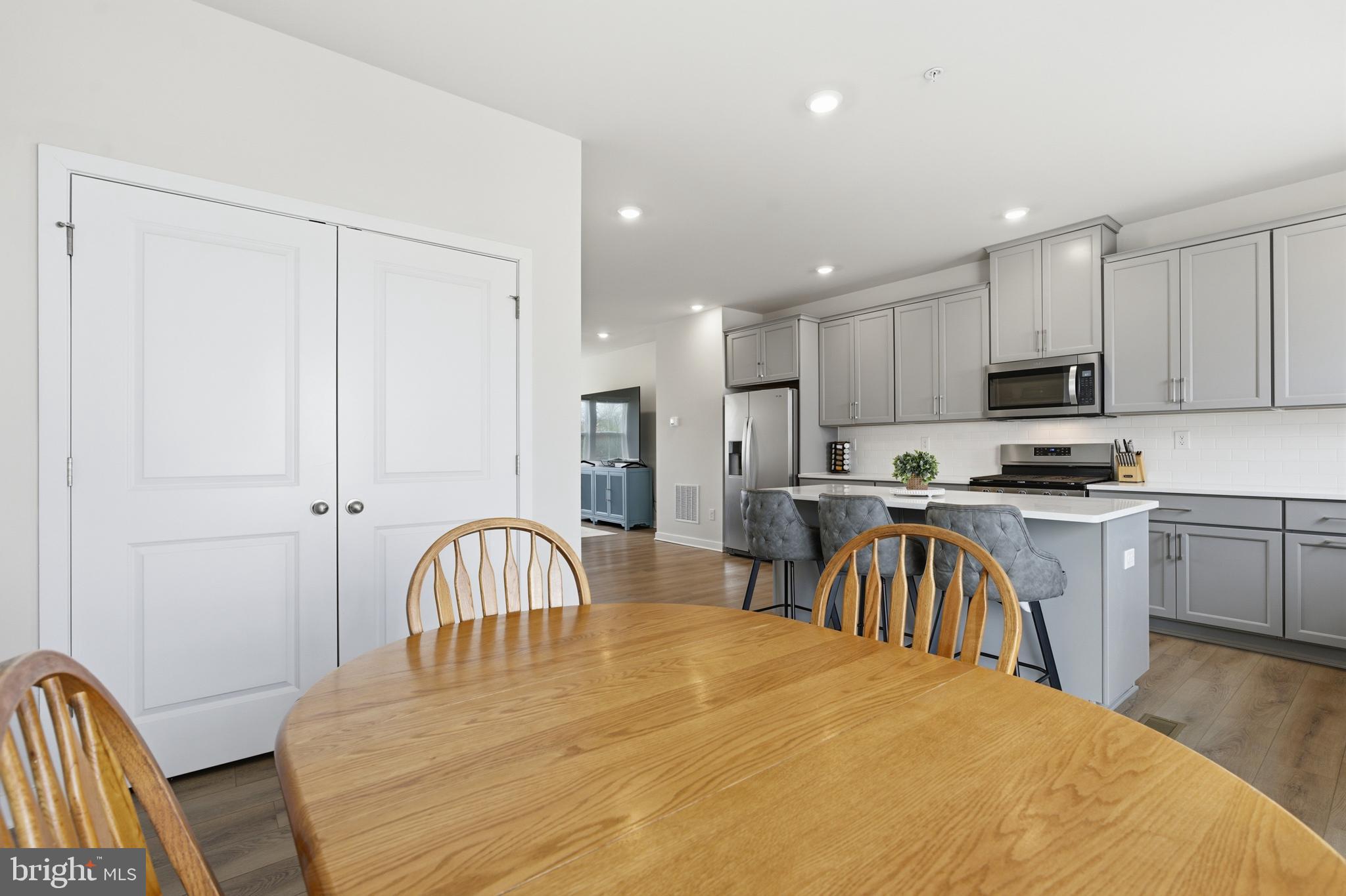 RIVER POINTE - Residential