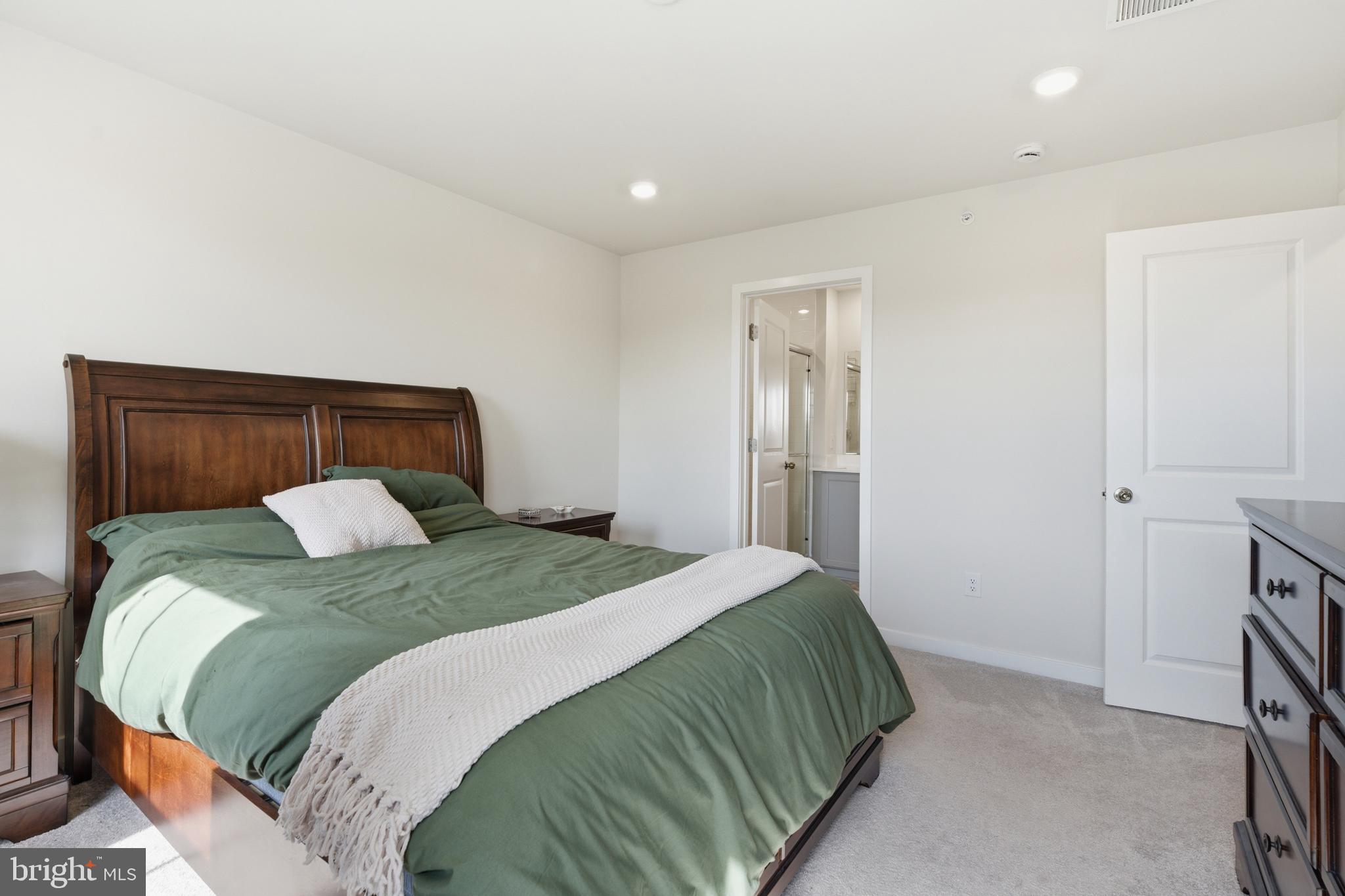 RIVER POINTE - Residential