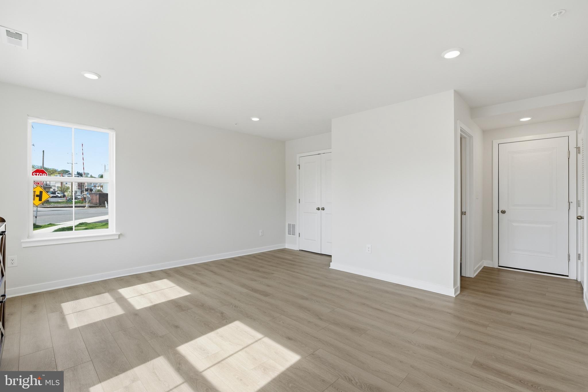 RIVER POINTE - Residential