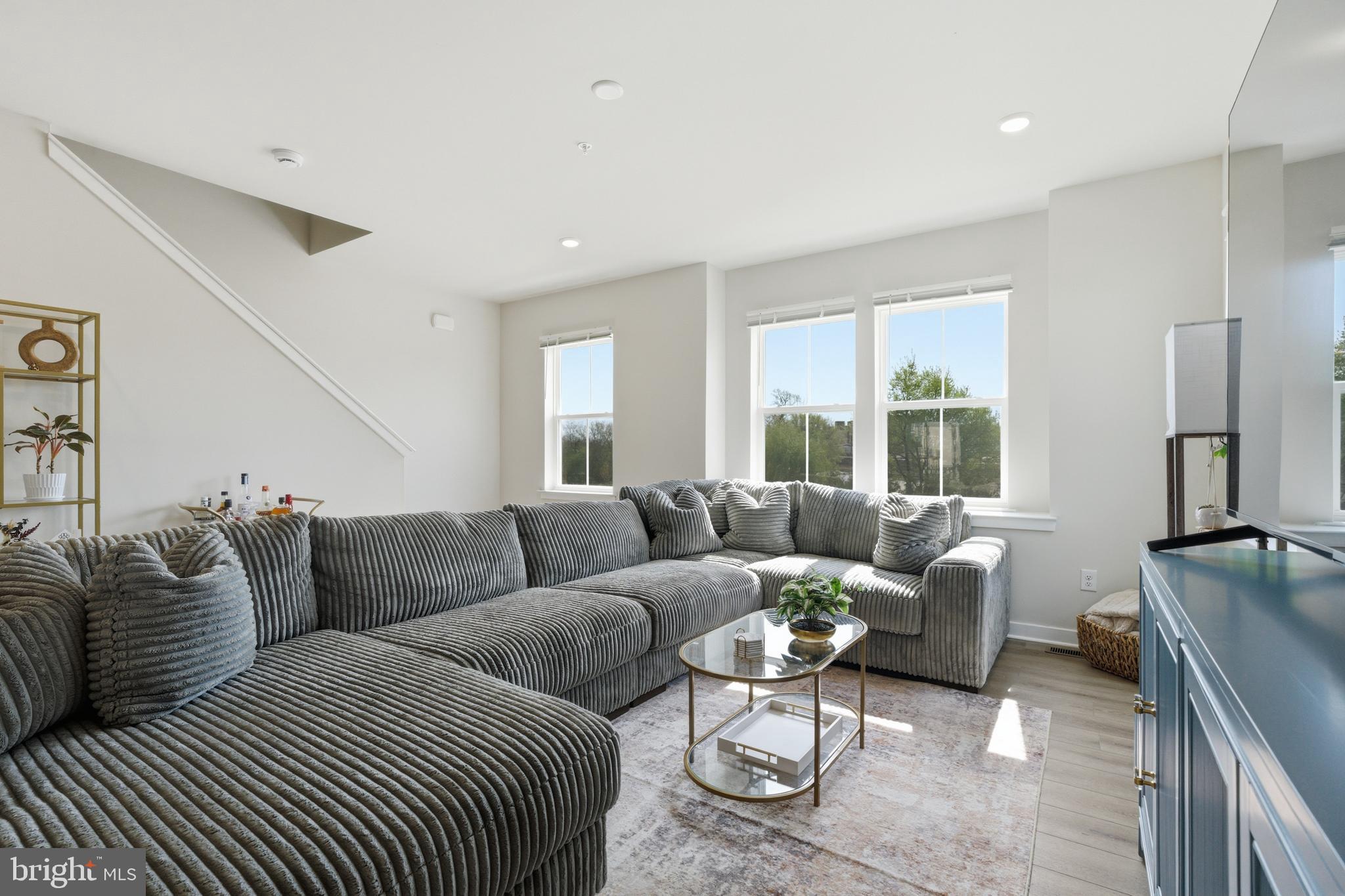 RIVER POINTE - Residential