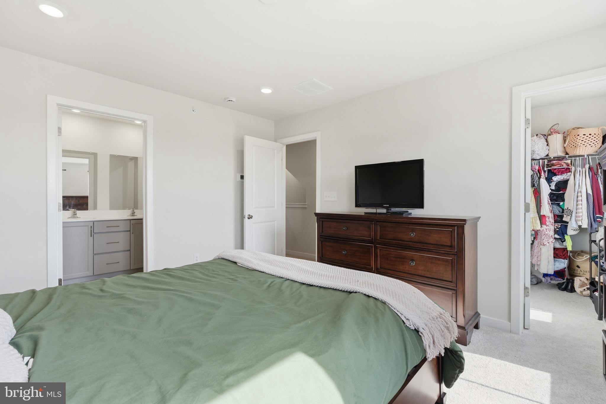 RIVER POINTE - Residential