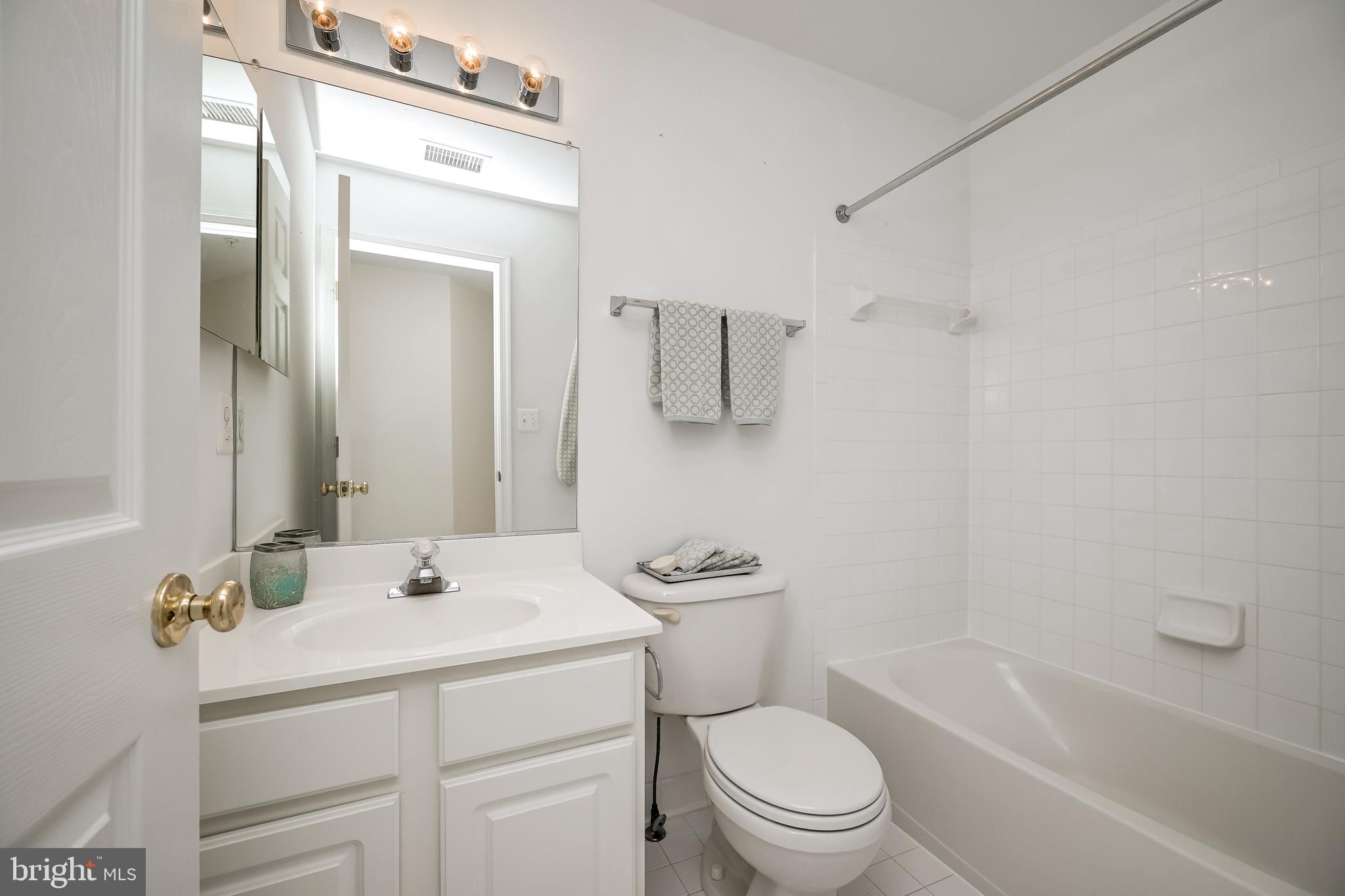 LAKELANDS - Residential Lease