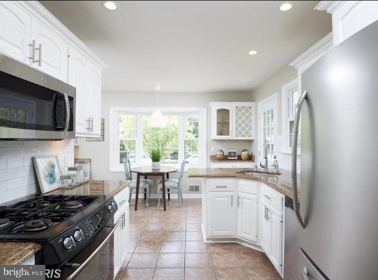 MANOR WOODS - Residential Lease