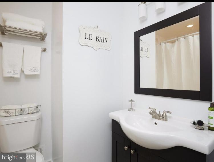 MANOR WOODS - Residential Lease