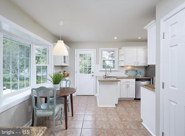 MANOR WOODS - Residential Lease