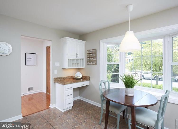 MANOR WOODS - Residential Lease