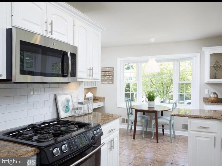 MANOR WOODS - Residential Lease