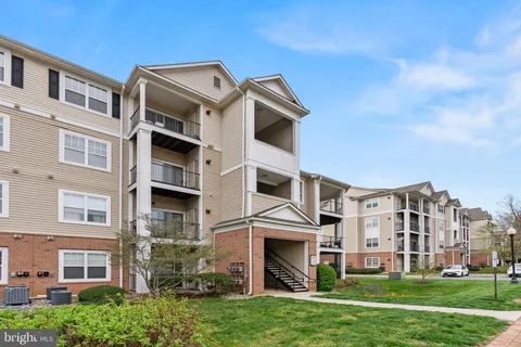 19601 Galway Bay Circle Unit 301, Germantown, MD MLS: MDMC2174600