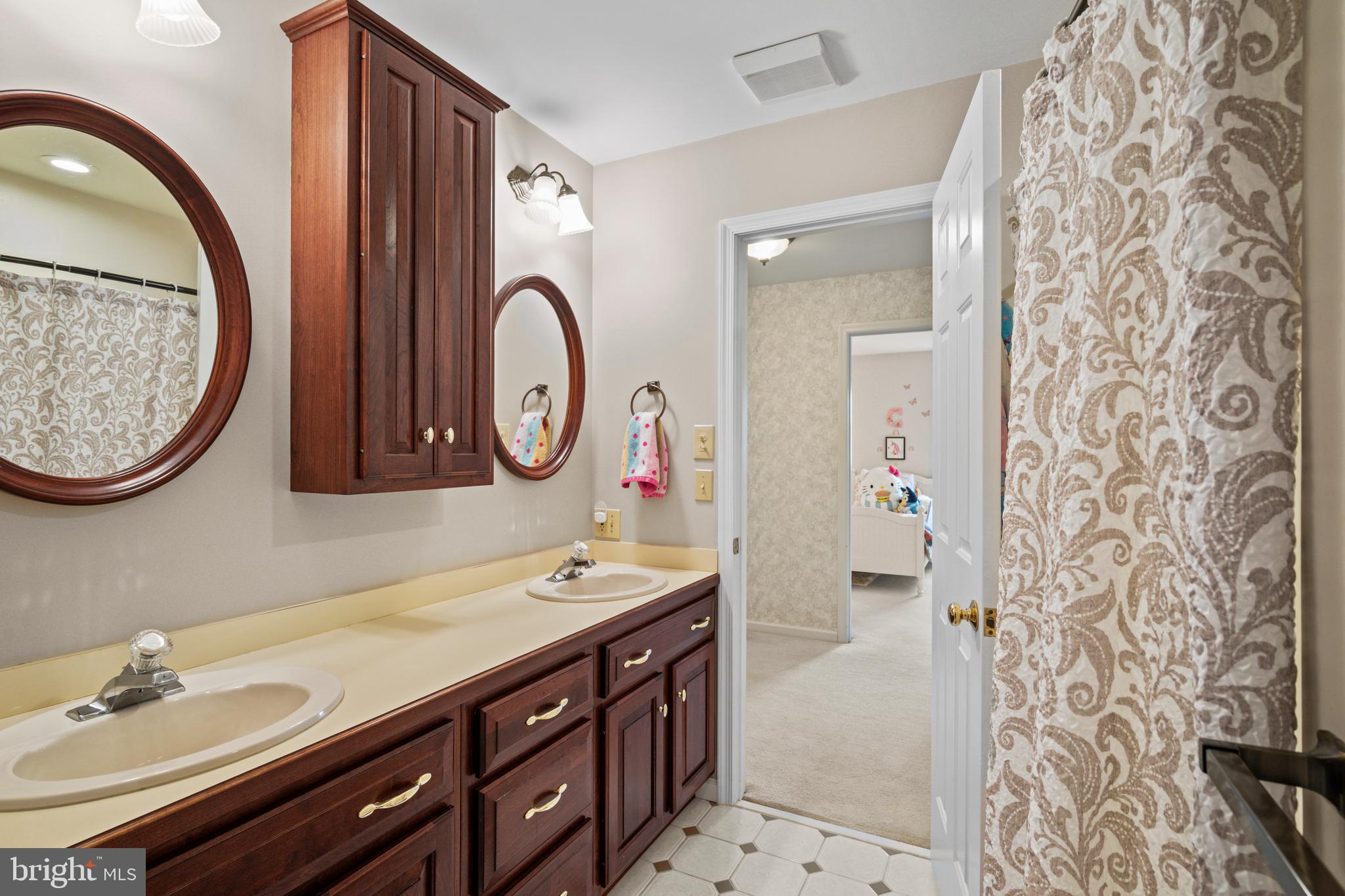 VILLAGE OF INNSBRUCK - Residential