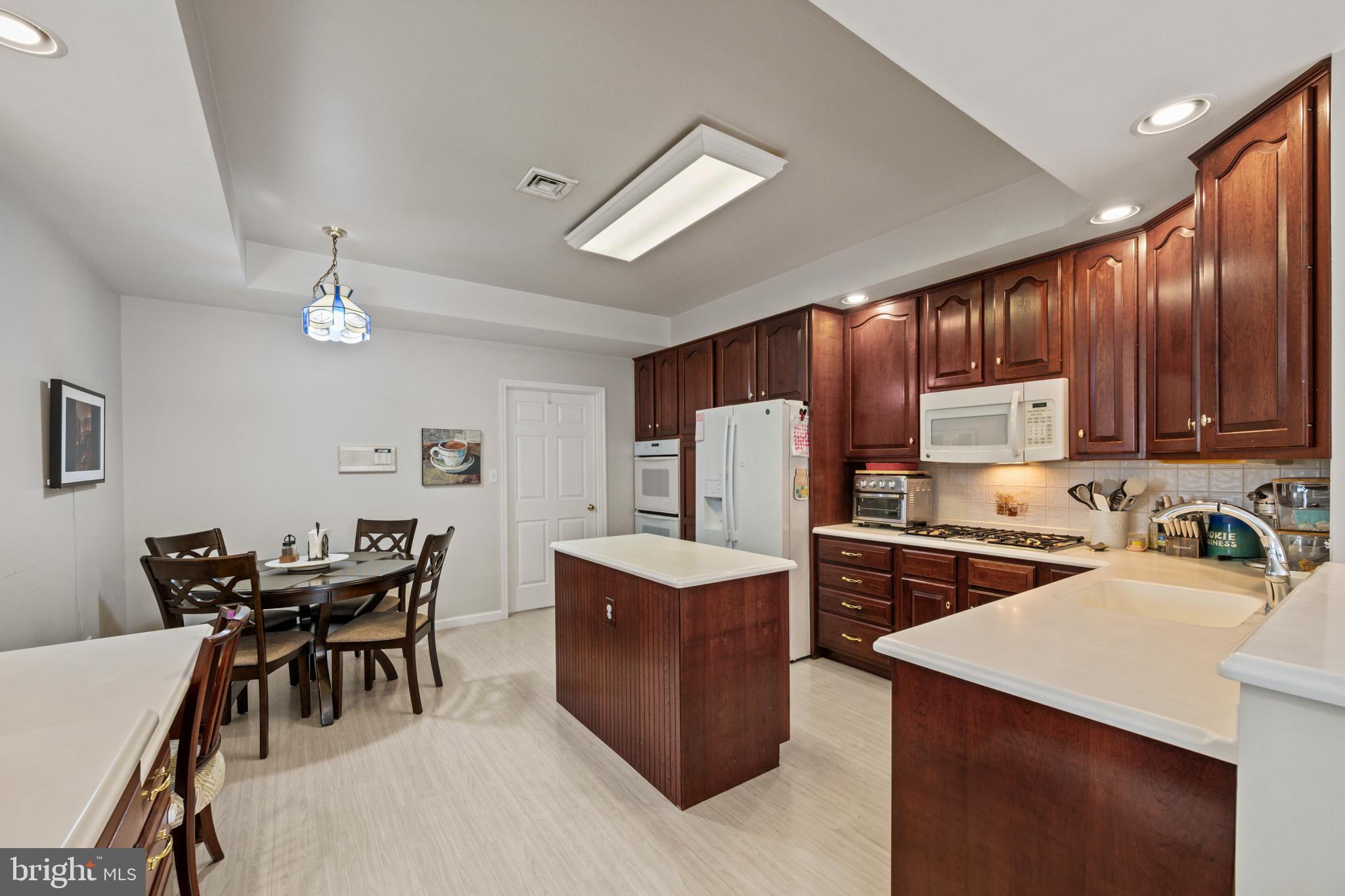 VILLAGE OF INNSBRUCK - Residential