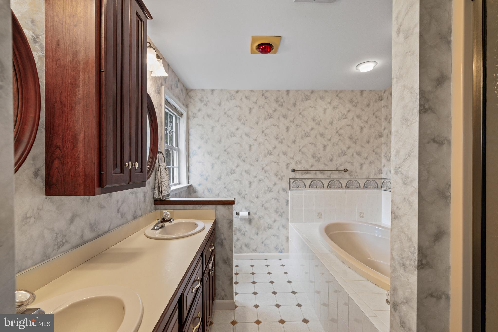 VILLAGE OF INNSBRUCK - Residential