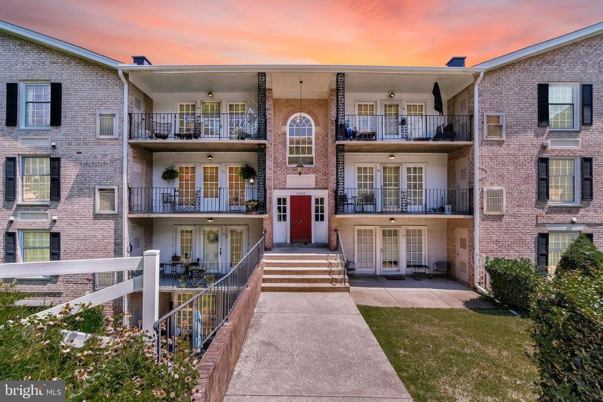 Welcome to the sought-after Moorings of Occoquan! This 3-bedroom, 2 full bath condo has been meticulously maintained.  Hardwood floors in the kitchen and dining allow for a modern, clean look.  The open     layout is great for entertaining family and friends.  There are 2 full bathrooms that just had each tub/shower refinished and made to look brand new. Each unit has its own storage unit on the lower level and dedicated parking. These condos are nestled right along the Occoquan River.  Enjoy easy traveling with I95, 123 and Rt 1 only minutes away! There is a community pool, tennis courts and playgrounds that overlook the     Occoquan River.  You don’t want to miss out on this condo!